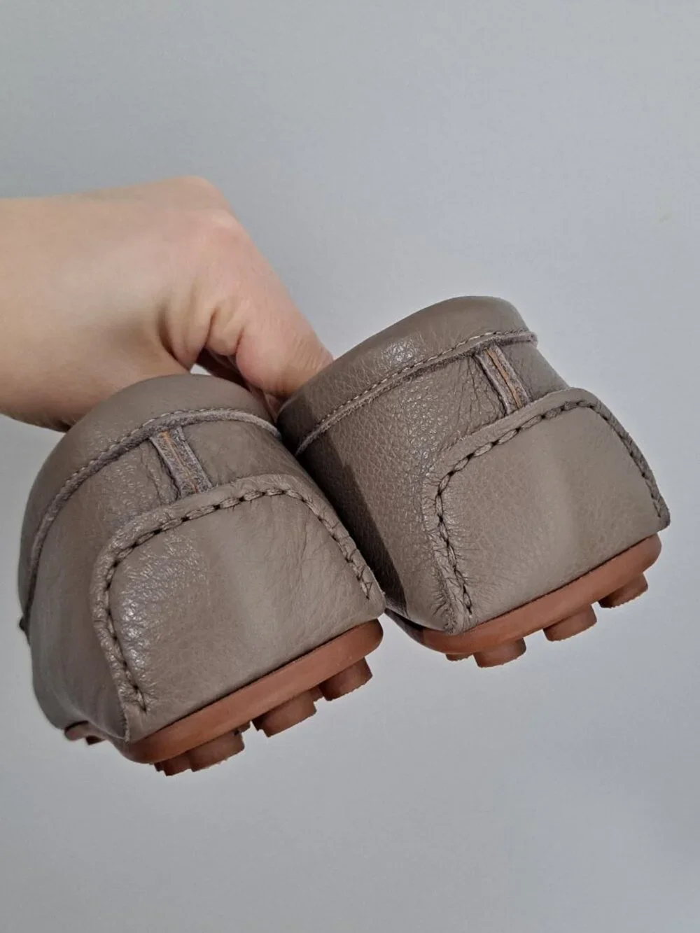 New without tags Aquatalia Taupe Grey Leather Driving Loafers 8.5
